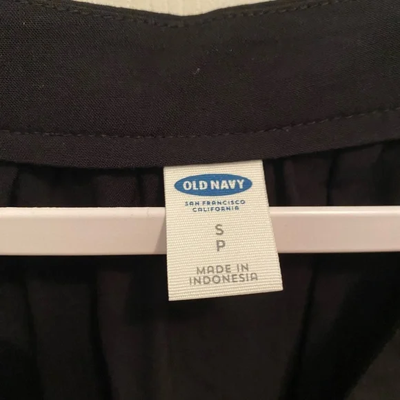 OLD NAVY black tank top size: small - Picture 3 of 6